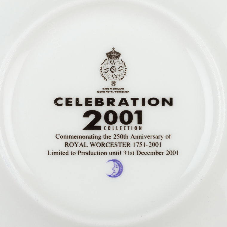 Coffee can and saucer | Museum of Royal Worcester